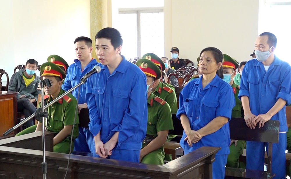 Bị cáo Dư Quốc Cường tại toà. 