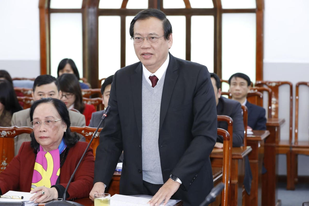 Ông Vũ Trọng Kim, nguyên Phó Chủ tịch - Tổng Thư ký UBTƯ MTTQ Việt Nam, Chủ tịch Hội Cựu Thanh niên xung phong Việt Nam phát biểu tại Hội nghị. Ảnh: Quang Vinh.