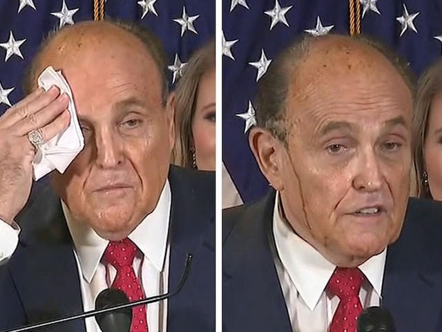Luật sư riêng của ông Trump liên tục lau mồ hôi trong cuộc họp báo. Ảnh: Getty.  