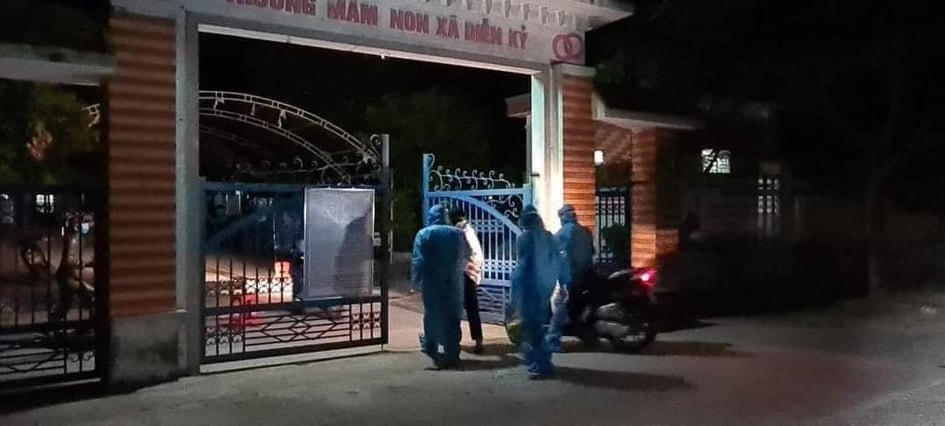 Đến 20h cùng ngày, tổ công tác cưỡng chế thành công, buộc bà H. đi cách ly tập trung tại trường Mầm non xã Diễn Kỷ.