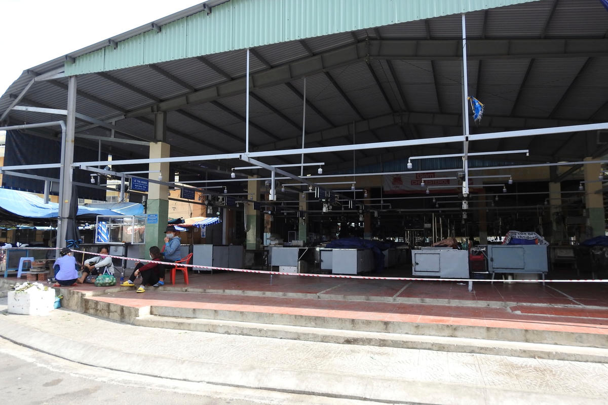 Chợ Phước Mỹ (phường Phước Mỹ, quận Sơn Trà) dừng hoạt động kinh doanh kể từ 0h ngày 5/5. Ảnh Thanh Tùng.