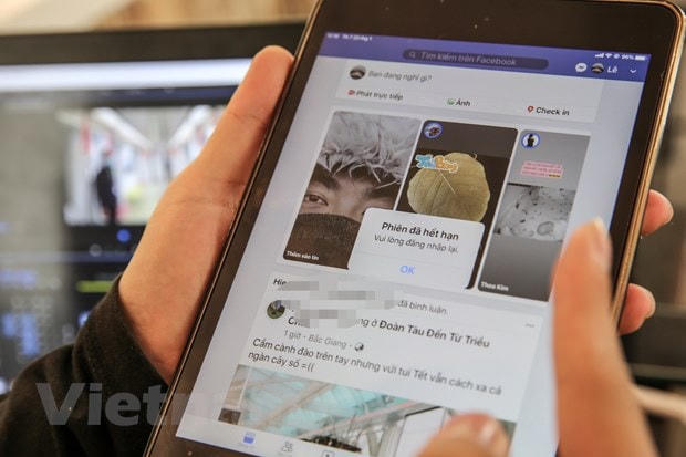 Một số người dùng bị đăng xuất khỏi tài khoản Facebook. (Ảnh: Vietnam+).