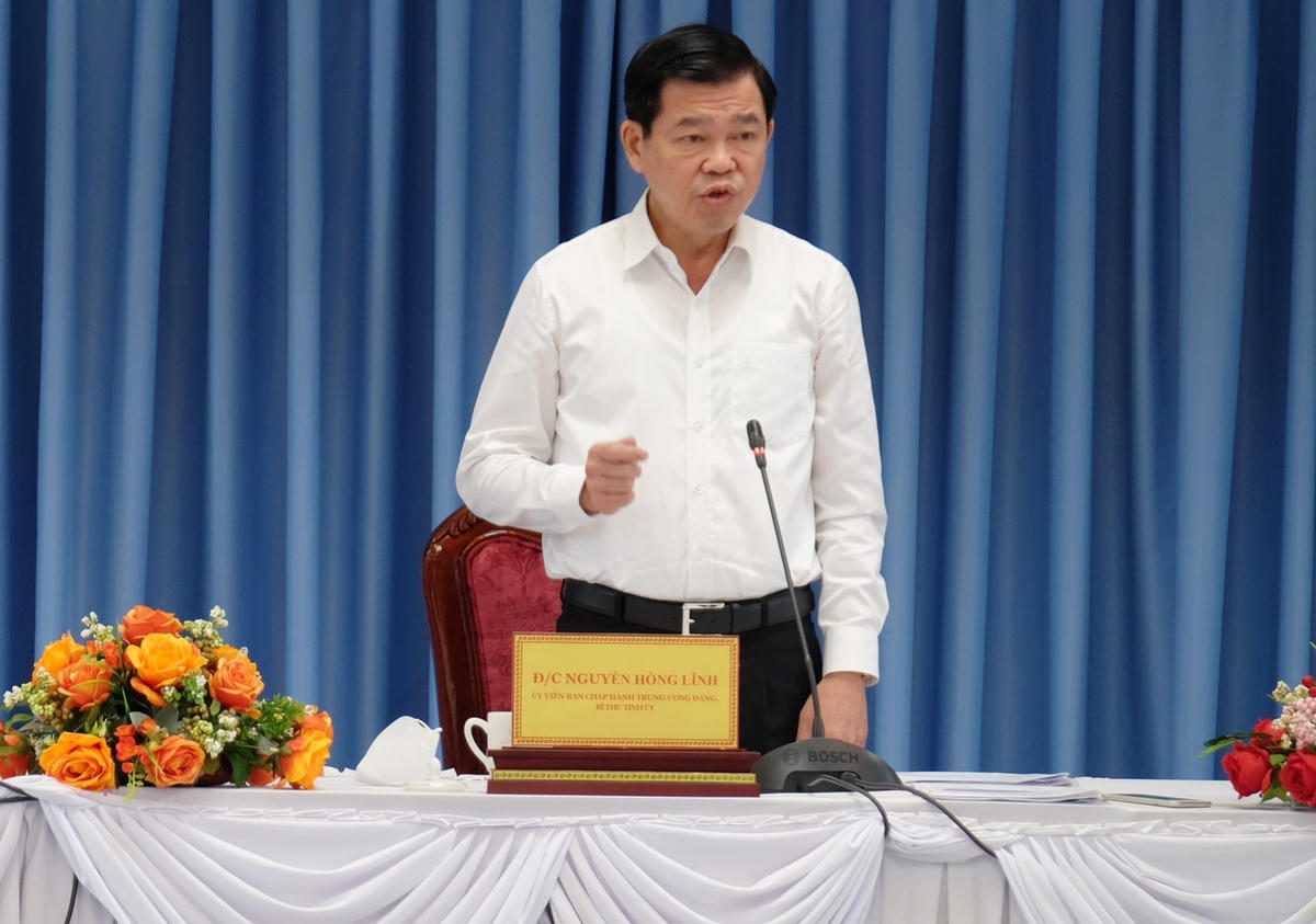 Bí thư Tỉnh ủy Đồng Nai Nguyễn Hồng Lĩnh chỉ đạo tại cuộc họp.