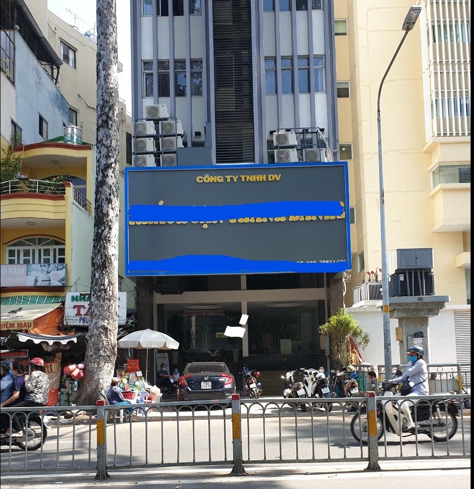 Khu vực khách sạn đối diện BV Chợ Rẫy TPHCM đã được khử khuẩn và phong tỏa để cách ly. (Ảnh: Hồng Phúc).
