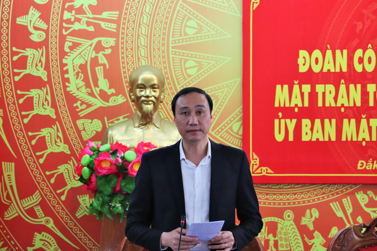 Phó Chủ tịch UBTƯ MTTQ Việt Nam Phùng Khánh Tài phát biểu tại buổi làm việc.