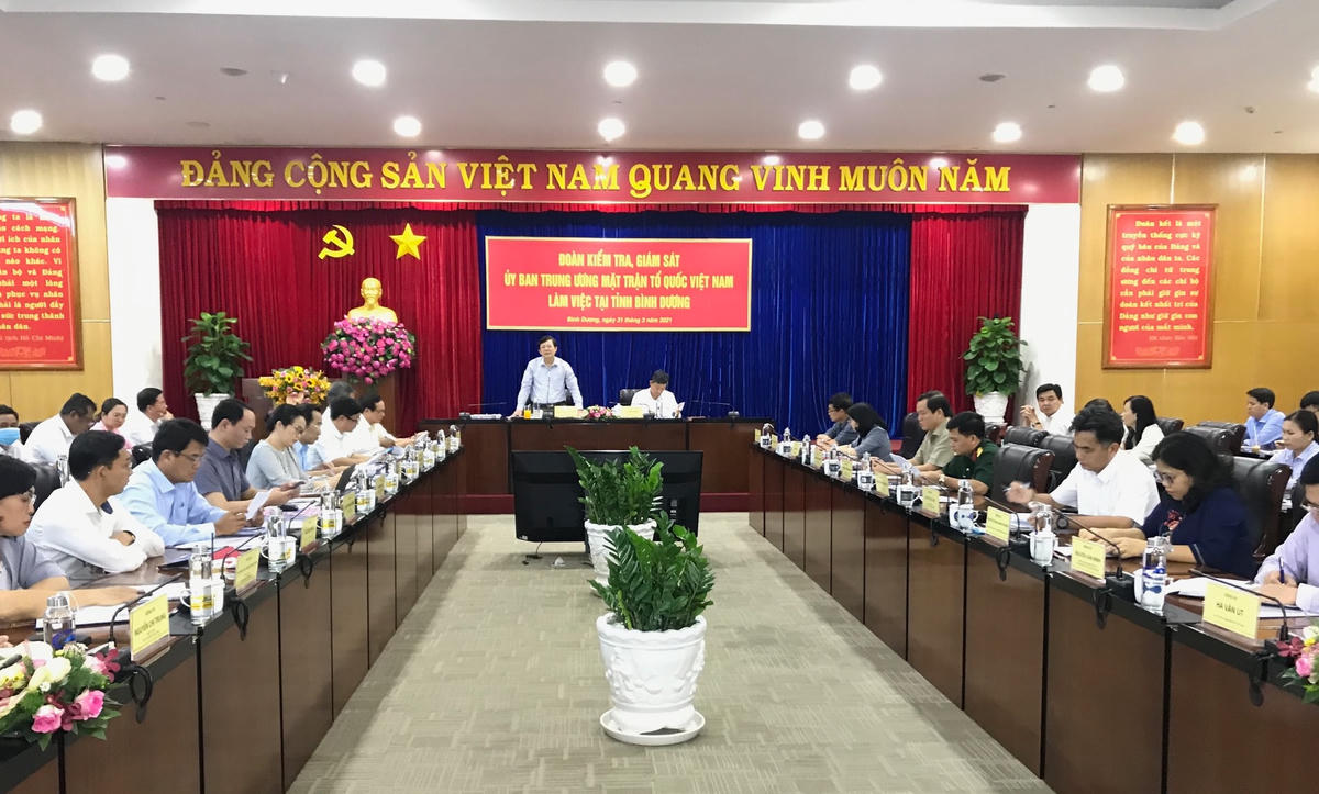 Quang cảnh buổi kiểm tra, giám sát của đoàn kiểm tra tại tỉnh Bình Dương.