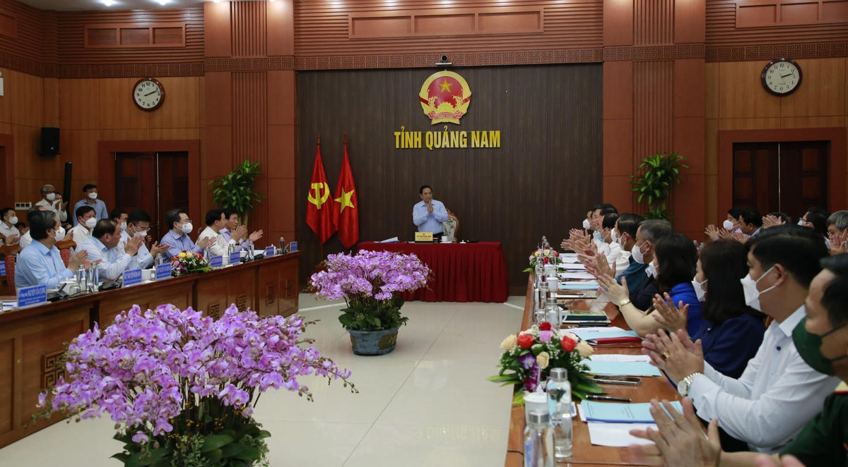 Quang cảnh buổi làm việc.