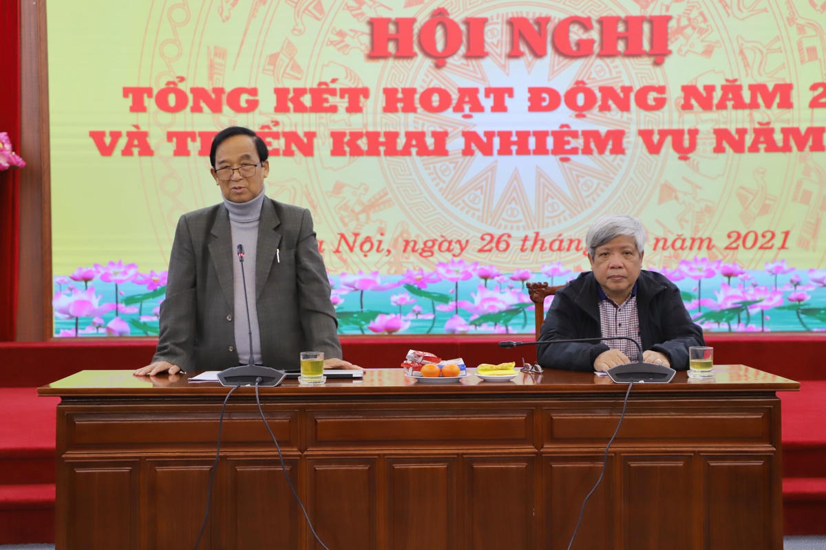 GS. TS Nguyễn Lân Dũng, Chủ nhiệm HĐTV phát  biểu tại hội nghị.