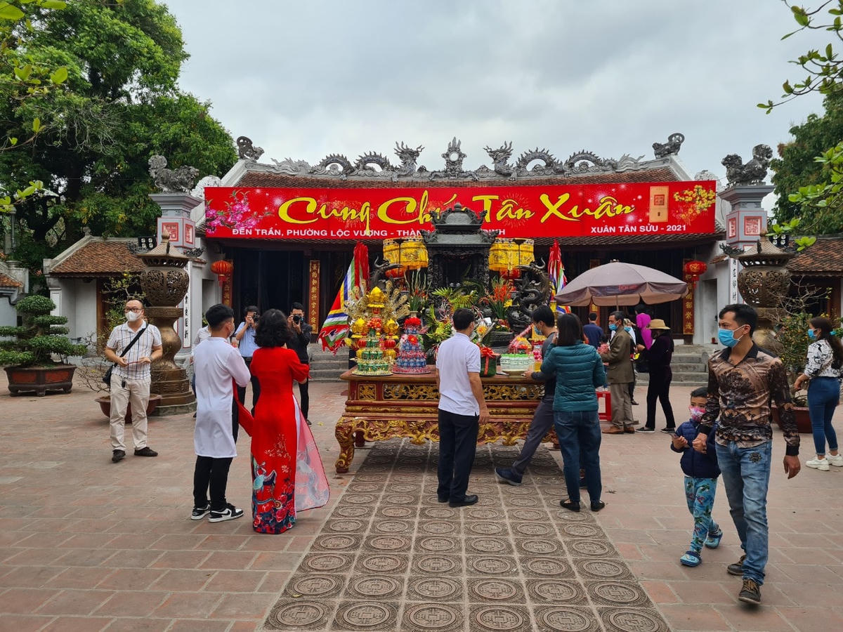 Dòng chữ "Lễ hội khai ấn..." thường thấy được thay bằng câu "Cung chúc tân xuân".