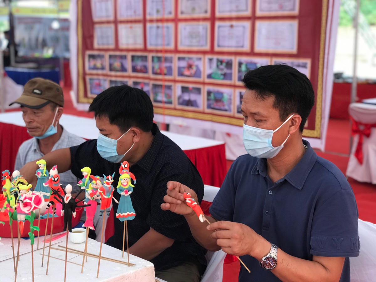 Nặn Tò He truyền thống mang lại thu nhập cao cho nhiều hộ gia đình. 