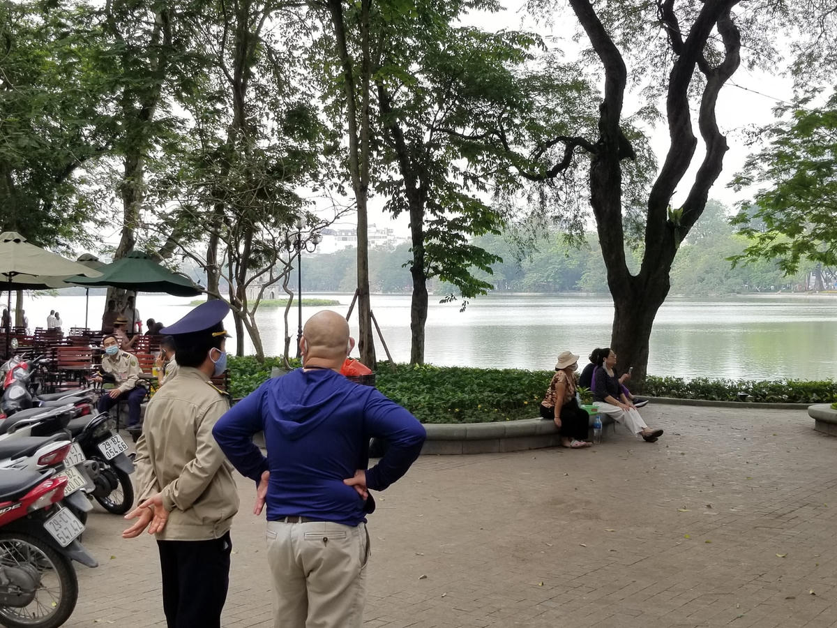 Hà Nội xử lý nghiêm trường hợp không đeo khẩu trang nơi công cộng