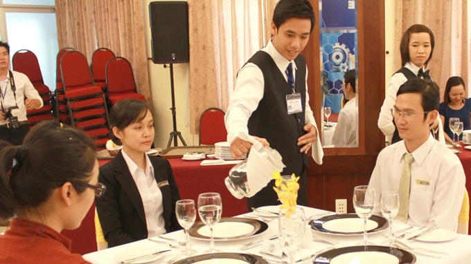 Nhà trường hợp tác chặt chẽ với DN giúp sinh viên có cơ hội thực hành tại nhà hàng, khách sạn ngay trong quá trình học.Ảnh minh họa.