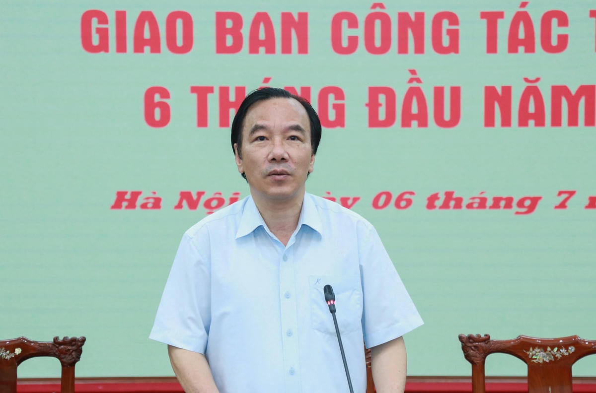 Phó Chủ tịch Ngô Sách Thực phát biểu tại hội nghị. Ảnh: Quang Vinh.
