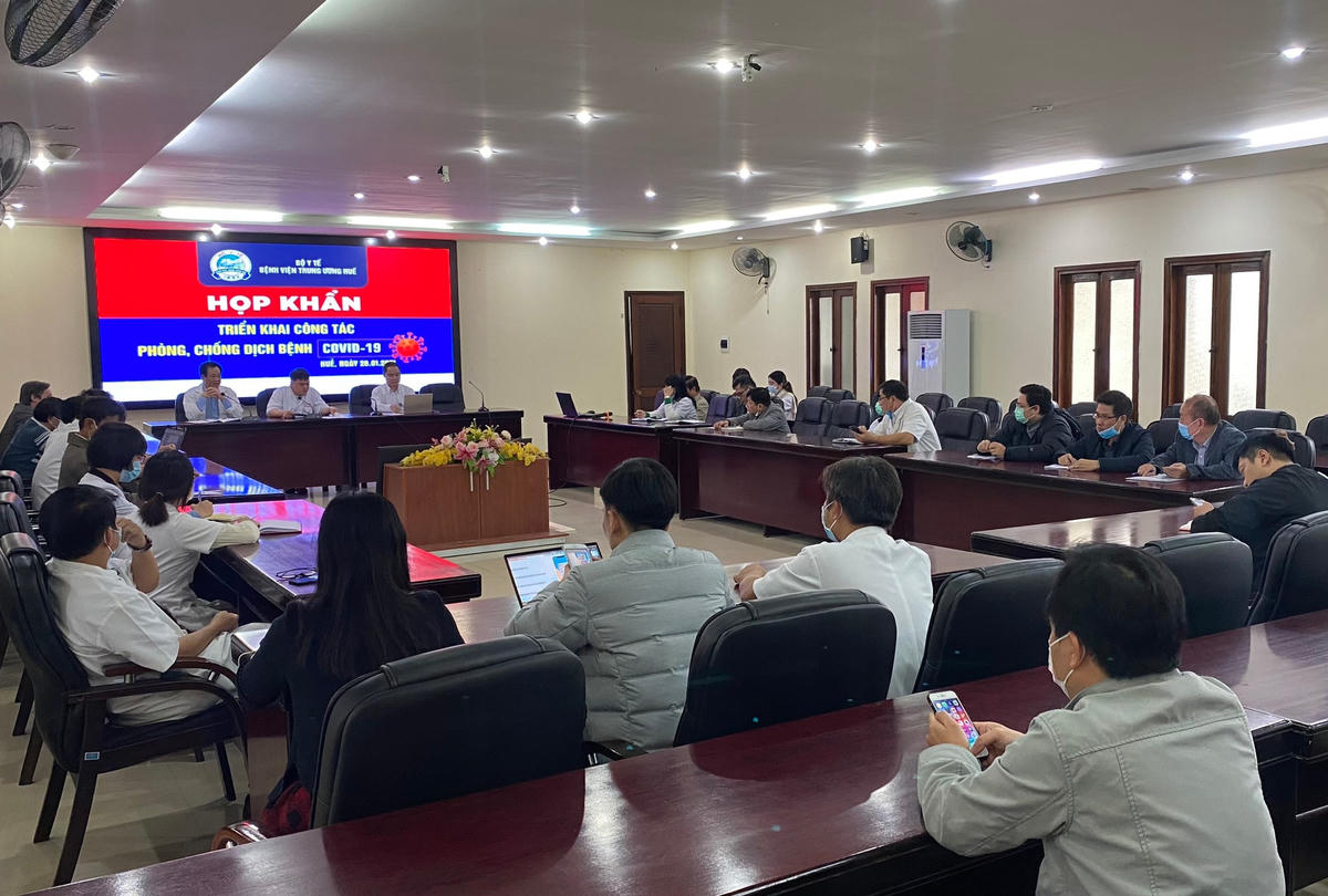 Bệnh viện Trung ương Huế triển khai các biện pháp phòng, chống dịch Covid-19.