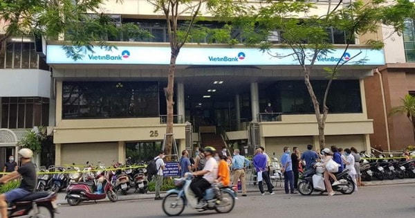 Phong tỏa tòa nhà 25 Lý Thường Kiệt, quận Hoàn Kiếm, Hà Nội.
