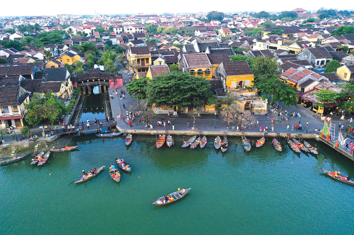 Một góc phố cổ Hội An nhìn từ trên cao.