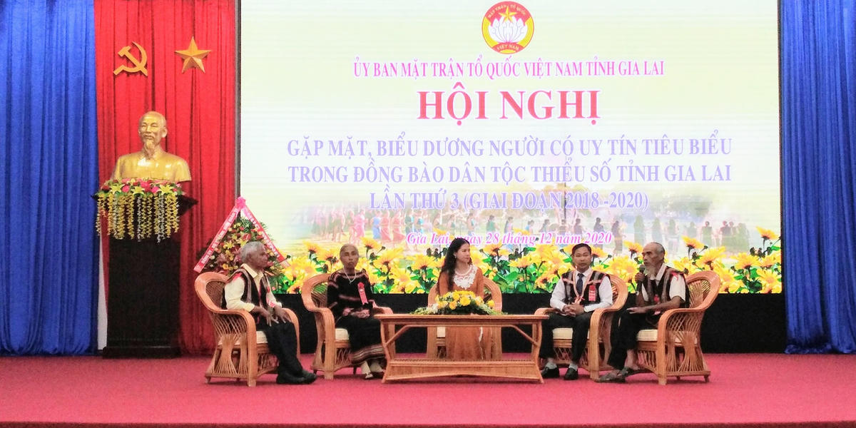 Giao lưu những tâm gương tiêu biểu, tại Hội nghị.