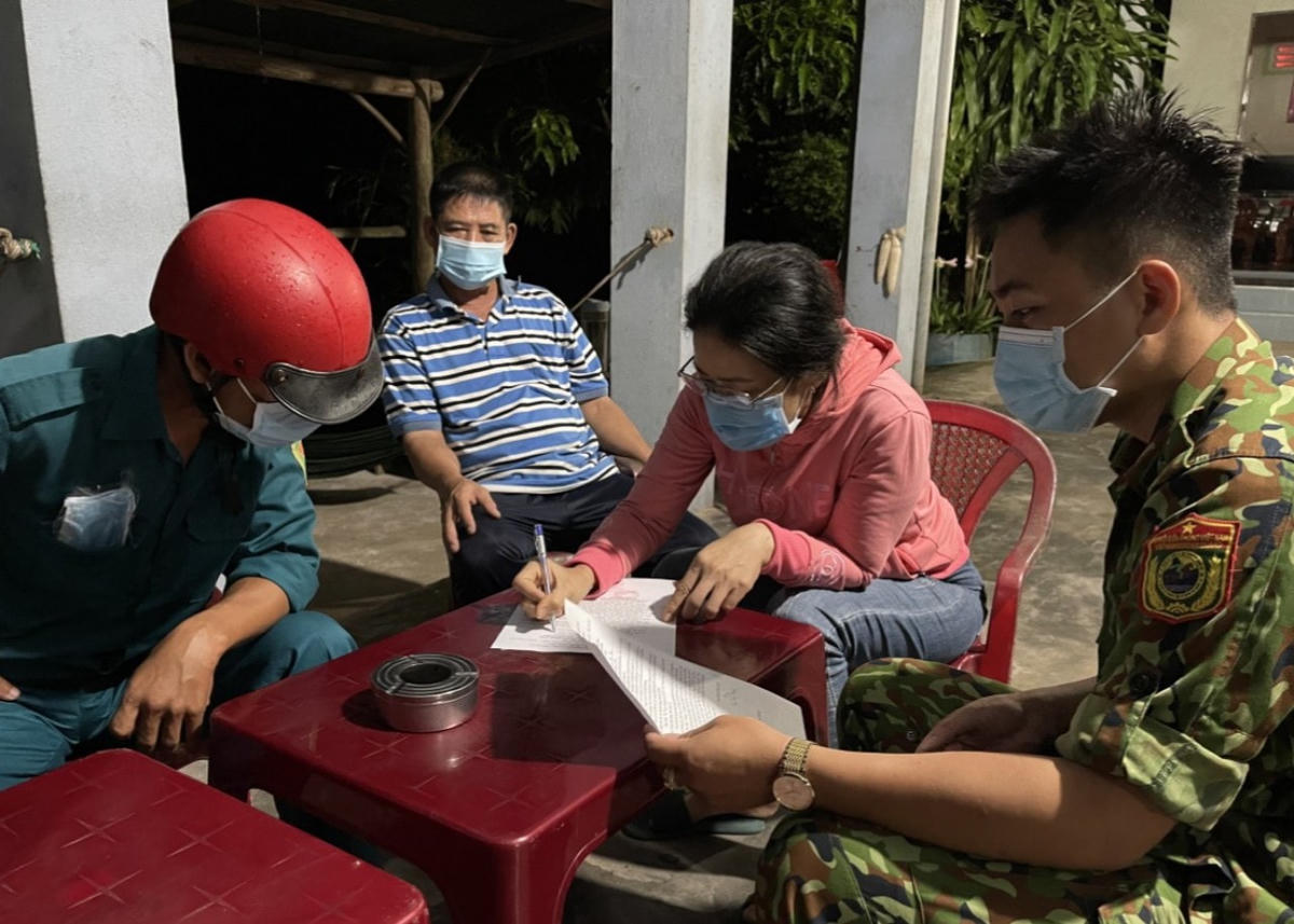 Phối hợp với các ban ngành, đoàn thể đến nhà dân vận động thực hiện phong trào. 