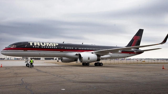 Máy bay riêng Boeing 757 của ông Trump "đắp chiếu". Ảnh: Report.  