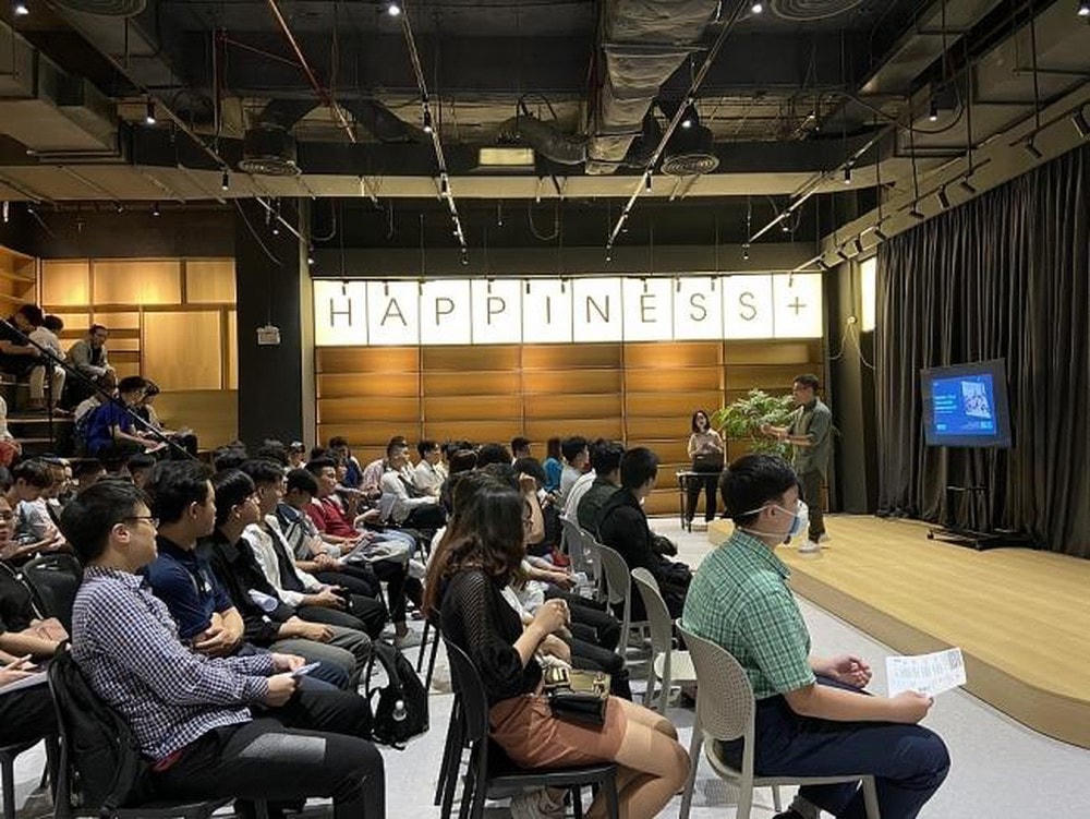 Ngoài được cấp học bổng bằng tiền mặt, người lao động sẽ được đào tạo miễn phí tạihọc viện Happitopia.