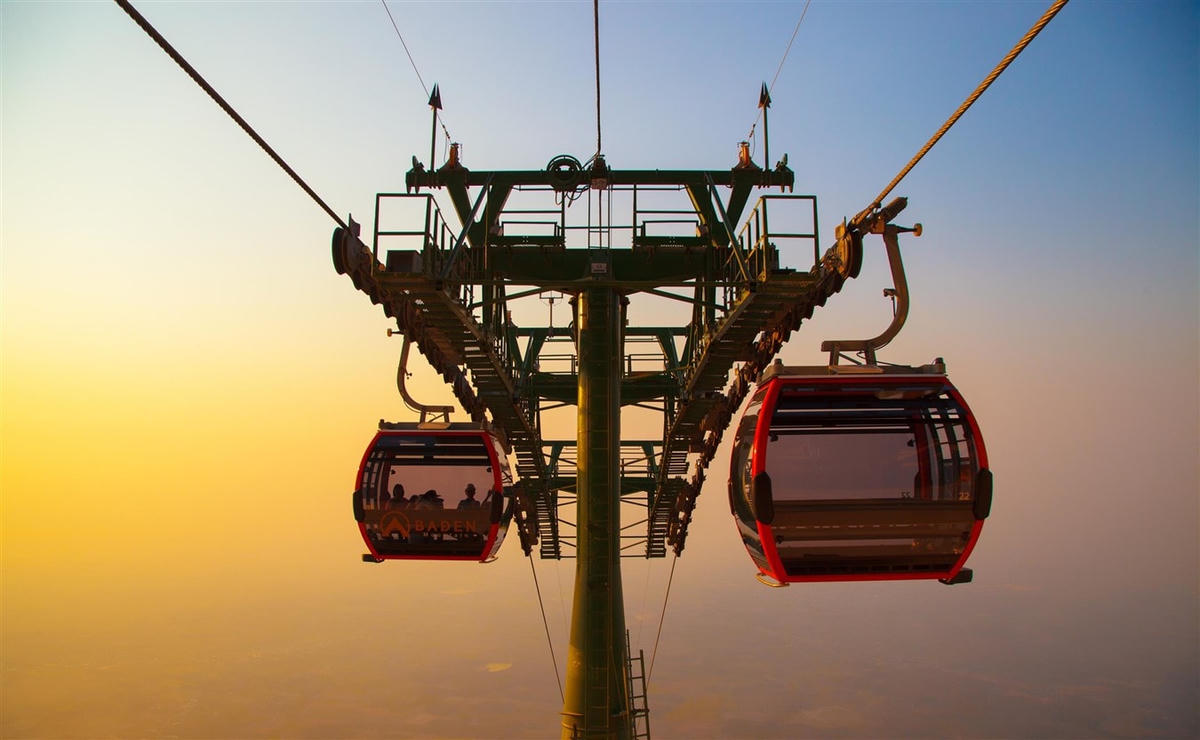Cáp treo Sun World BaDen Mountain lên cụm công trình tâm linh.