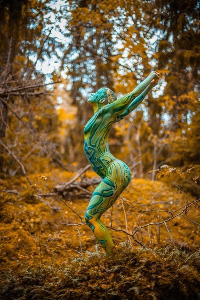 Những bức vẽ 'body-painting' của mùa thu