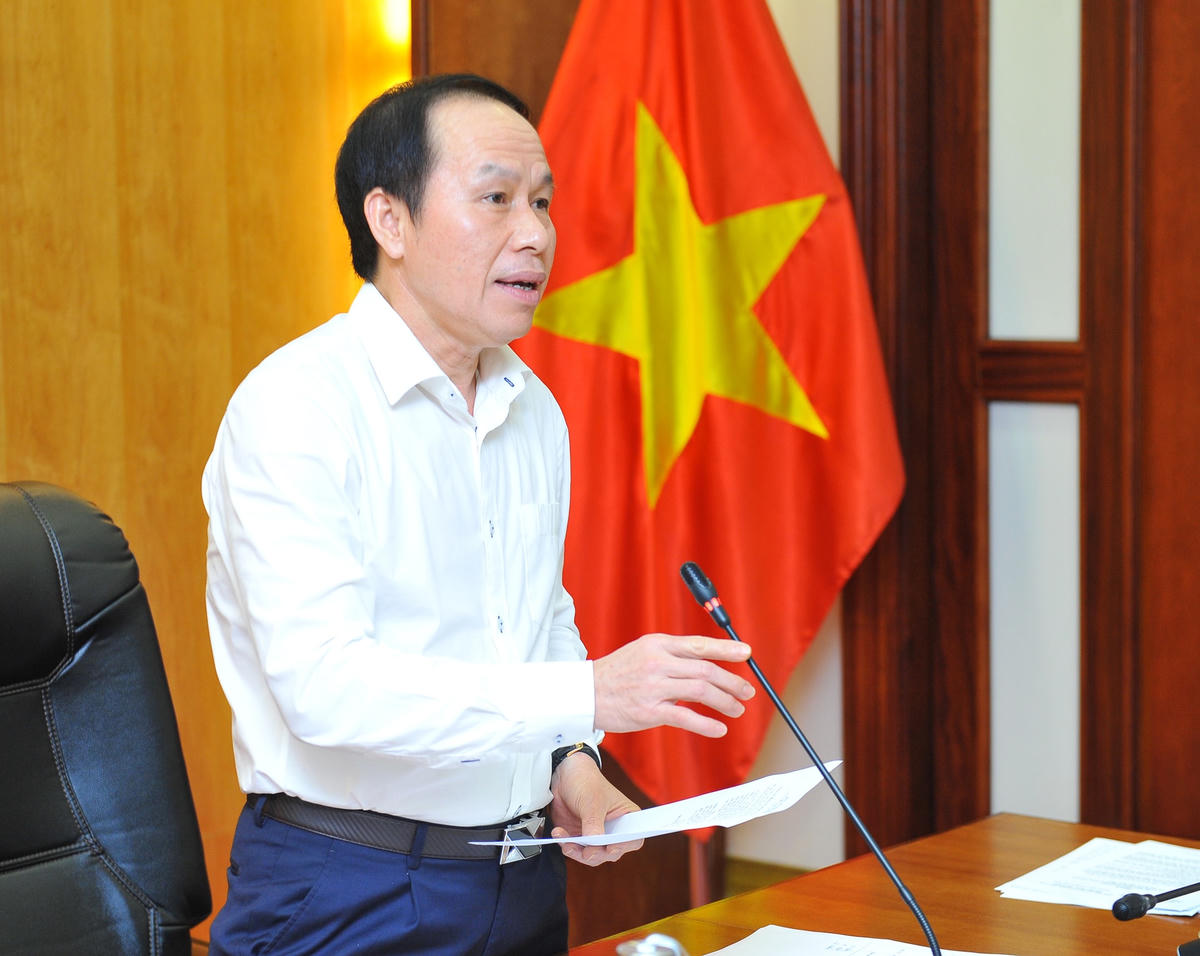 Phó Chủ tịch - Tổng Thư ký UBTƯ MTTQ Việt Nam Lê Tiến Châu phát biểu tại cuộc họp.