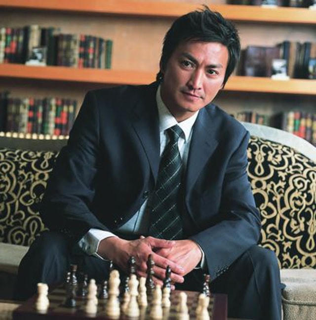 ‘Triển Chiêu’ Hà Gia Kính phong độ, trở thành triệu phú ở tuổi 61