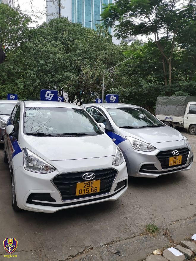 Các hãng taxi đổi biển từ nền trắng sang nền vàng.