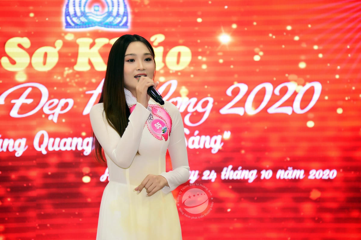 Thí sinh Hoàng Thị Vân Anh được đánh giá cao về khả năng thuyết trình. Ảnh: BTC.