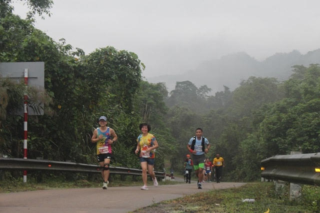 Giải Marathon khám phá Quảng Bình có sự tham gia của 1.800 vận động viên.  