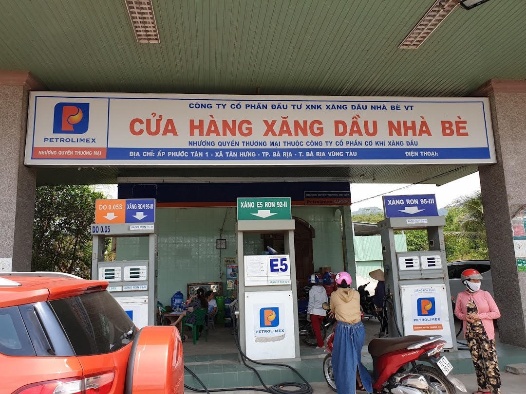 Cửa hàng xăng dầu Nhà Bè.