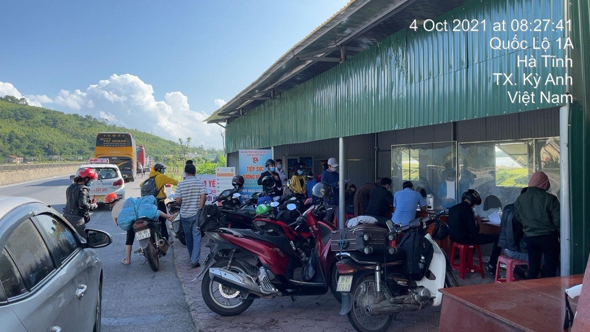 Từ đầu tháng 10 đến nay, rất đông người dân từ vùng dịch miền Nam về quê tránh dịch.