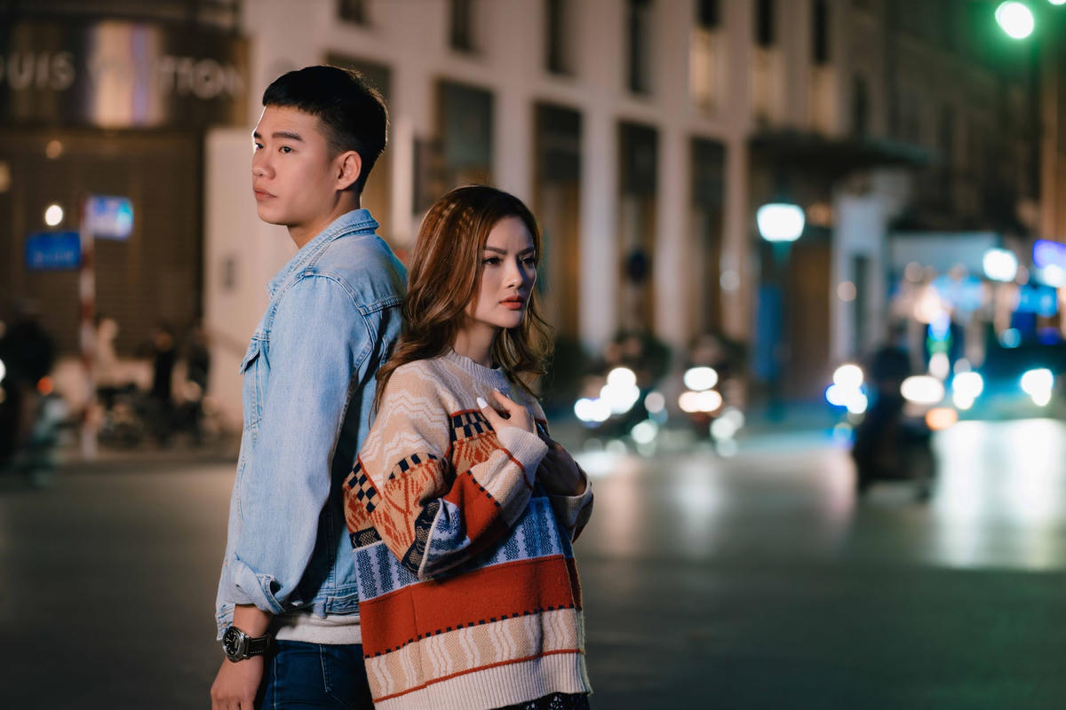Cát Tiên và Minh Hoàng trong MV “Có ai mãi đợi một người”.