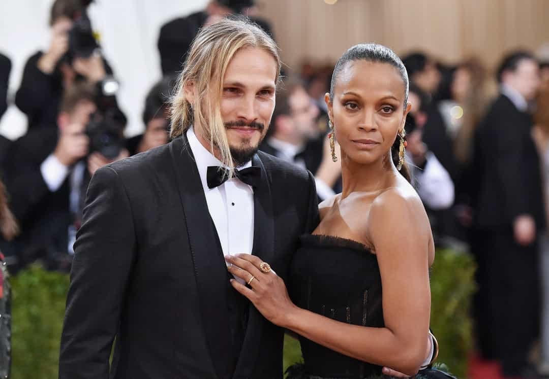 Zoe Saldana đóng vai Gamora trong loạt phim “Guardians of the Galaxy”, cũng như trong phim “Avengers”. Cô đã kết hôn với nghệ sĩ Marco Perego.  