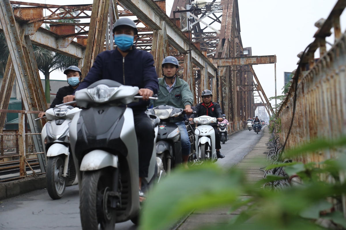 Tuy nhiên, trải qua sự tàn phá của chiến tranh và thời gian, cây cầu hiện đã xuống cấp.