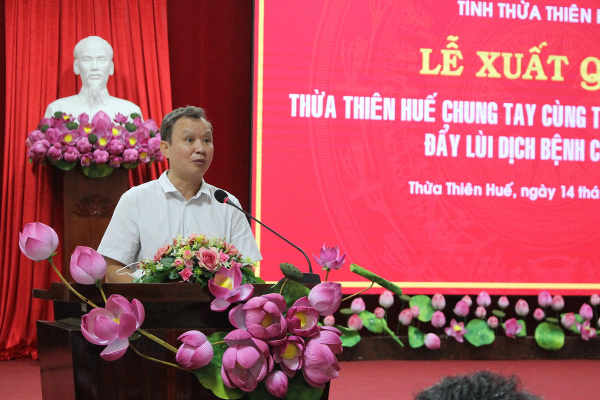 Bí thư Tỉnh ủyThừa Thiên - Huế Lê Trường Lưu giao nhiệm vụ cho Đoàn công tác.