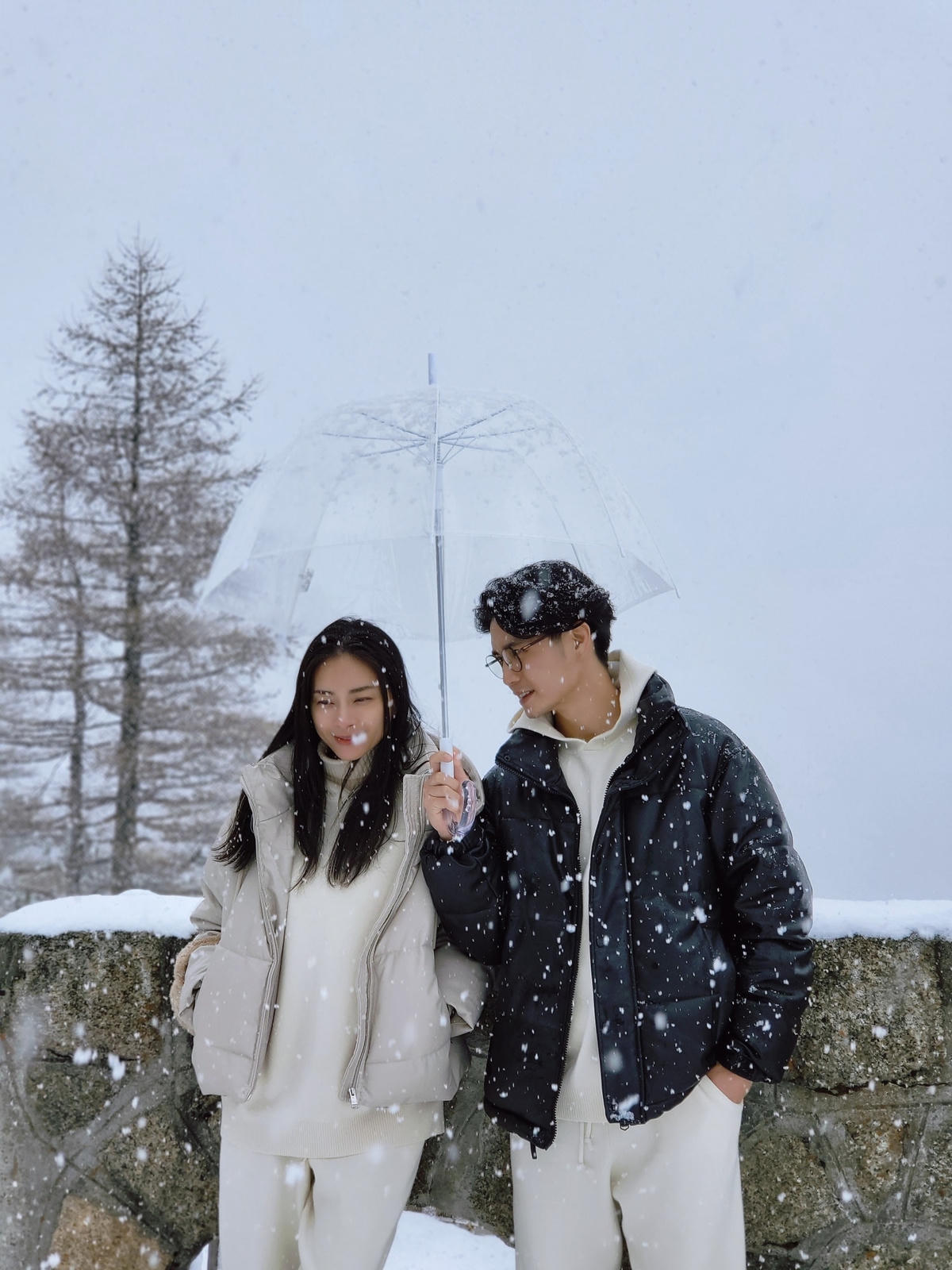 Cặp đôi thường xuyên đi du lịch cùng nhau, Ngô Thanh Vân chia sẻ khoảnh khắc ngọt ngào bên chồng. 