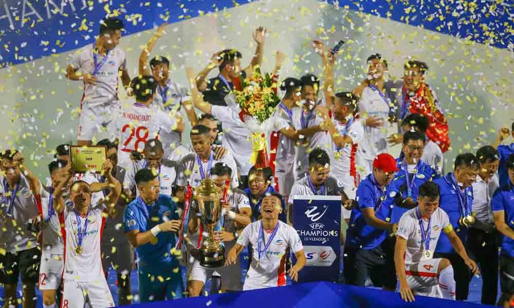 CLB Viettel lần đầu lên ngôi V-League khi thi đấu theo thể thức mới.