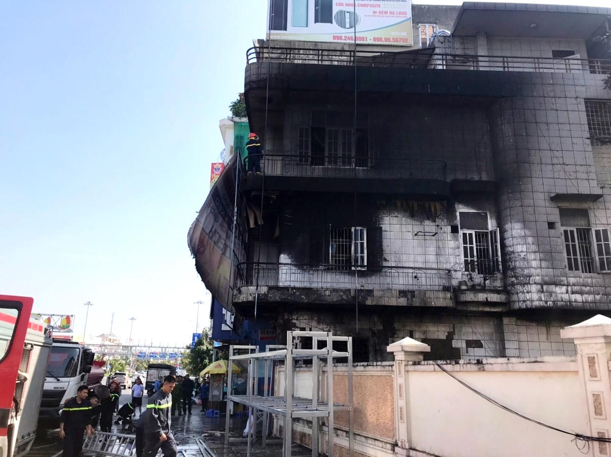Hiện trường căn nhà bị cháy do sơ suất khi hàn.