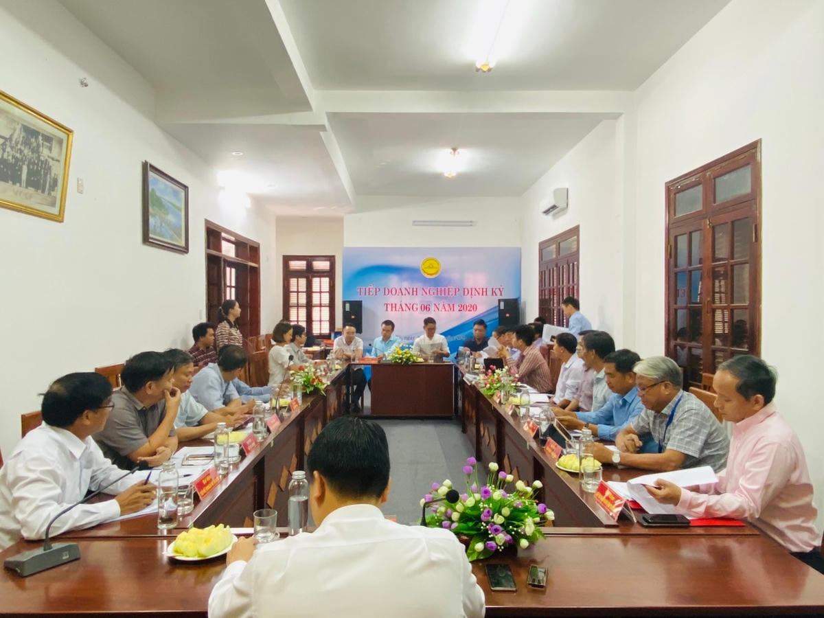 Tiếp doanh nghiệp định kỳ.