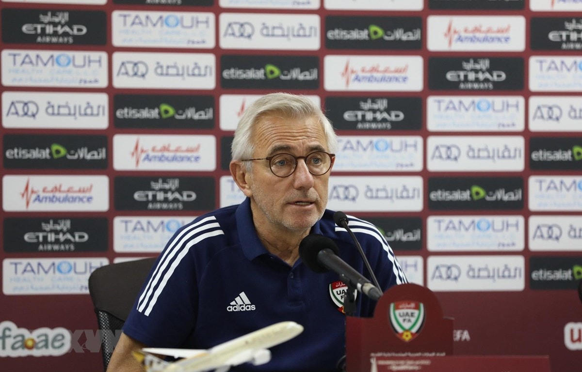 HLV Bert van Marwijk của đội tuyển UAE. (Ảnh: TTXVN).