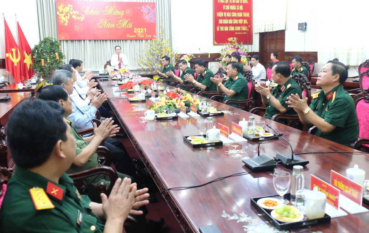 Quang cảnh buổi làm việc tại Bộ Tư lệnh Quân khu 9.