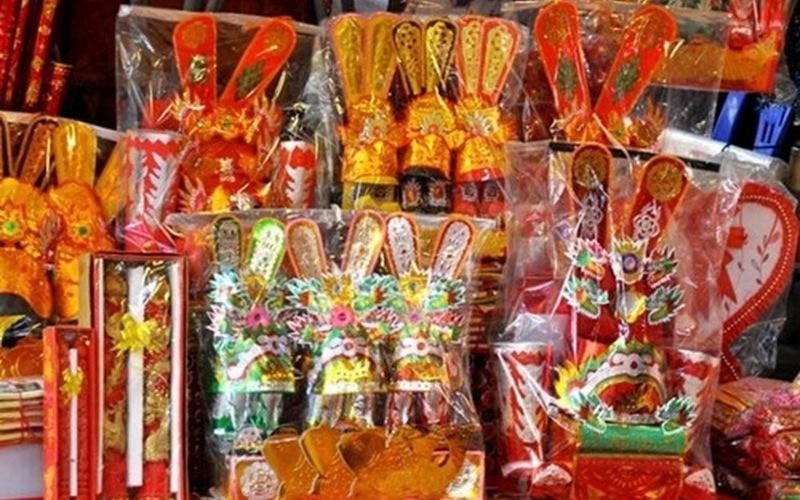 Màu sắc của mũ, áo hay hia ông Công thay đổi hàng năm theo ngũ hành.