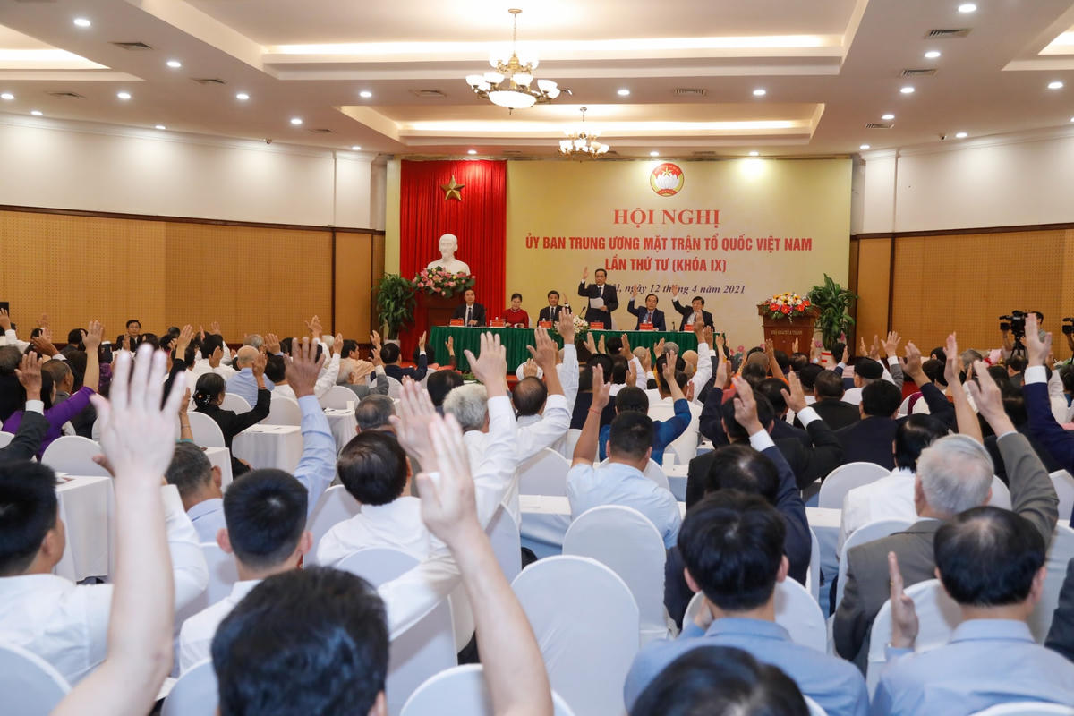 Hội nghị biểu quyết hiệp thương cử ông Đỗ Văn Chiến giữ chức Chủ tịch UBTƯ MTTQ Việt Nam.