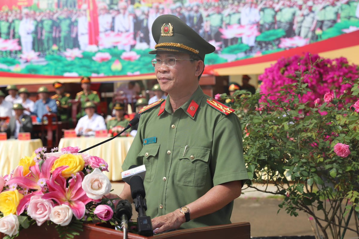Đại tá Hồ Văn Mười, Giám đốc Công an tỉnh phát biểu.