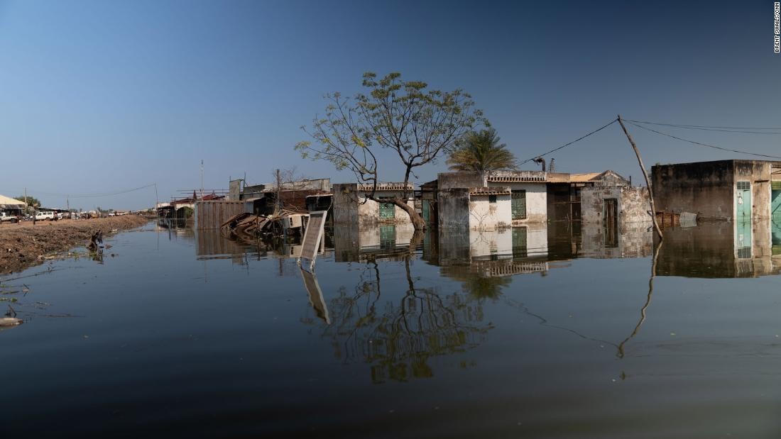 Thị trấn Rubkona tại Nam Sudan ngập trong nước lũ. Ảnh: CNN.