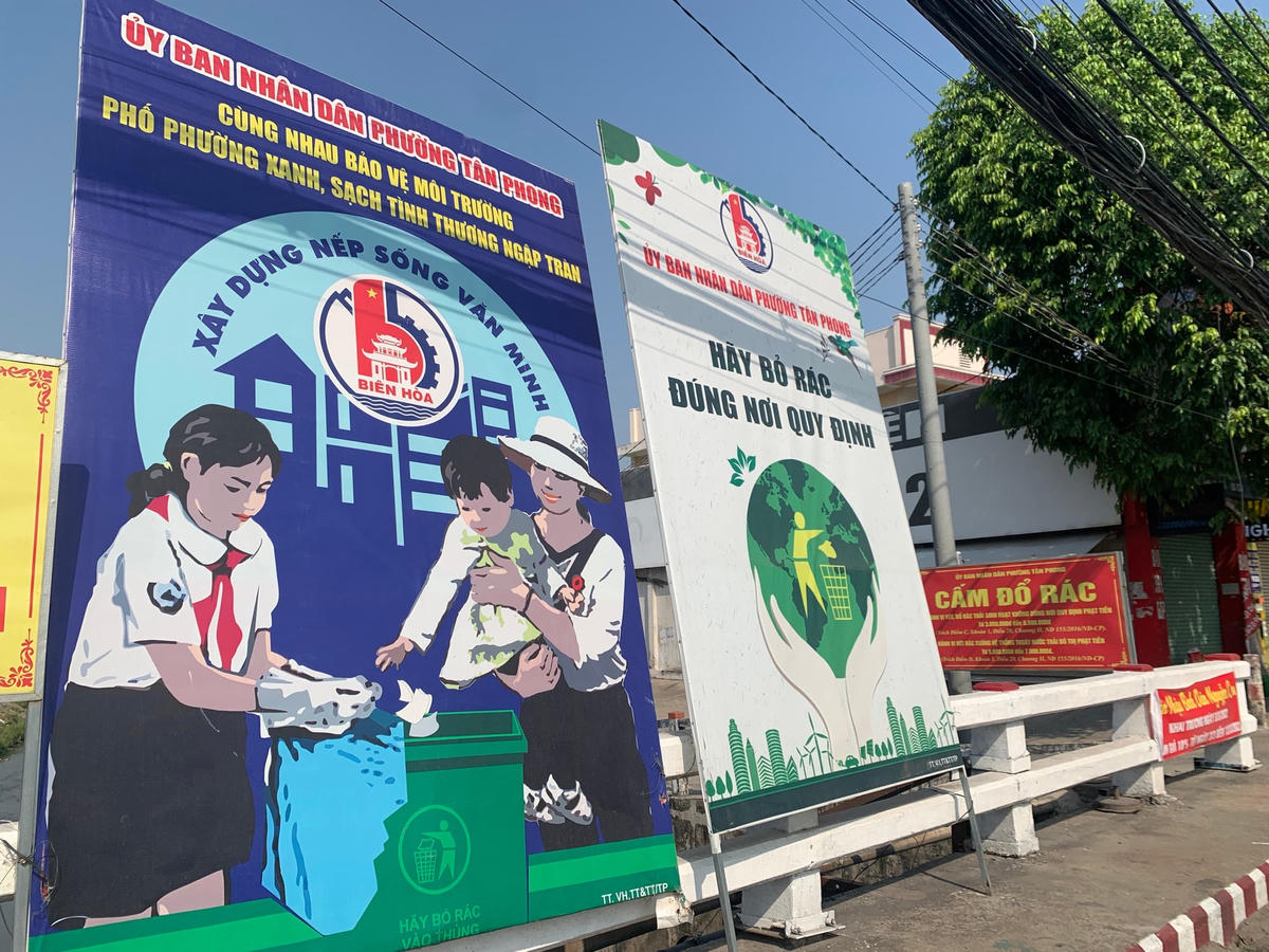 Mặc dù đã tăng cường tuyên truyền, nhưng những “cảnh báo” này dường như vô tác dụng với một bộ phận người dân thiếu ý thức trong việc đổ rác đúng nơi quy định.