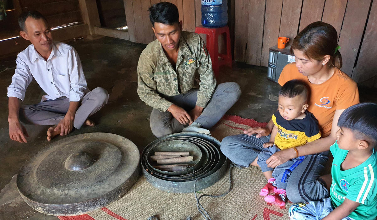 Bộ cồng chiêng của gia đình anh Y Chương A Dắt được ông bà bên vợ để lại.
