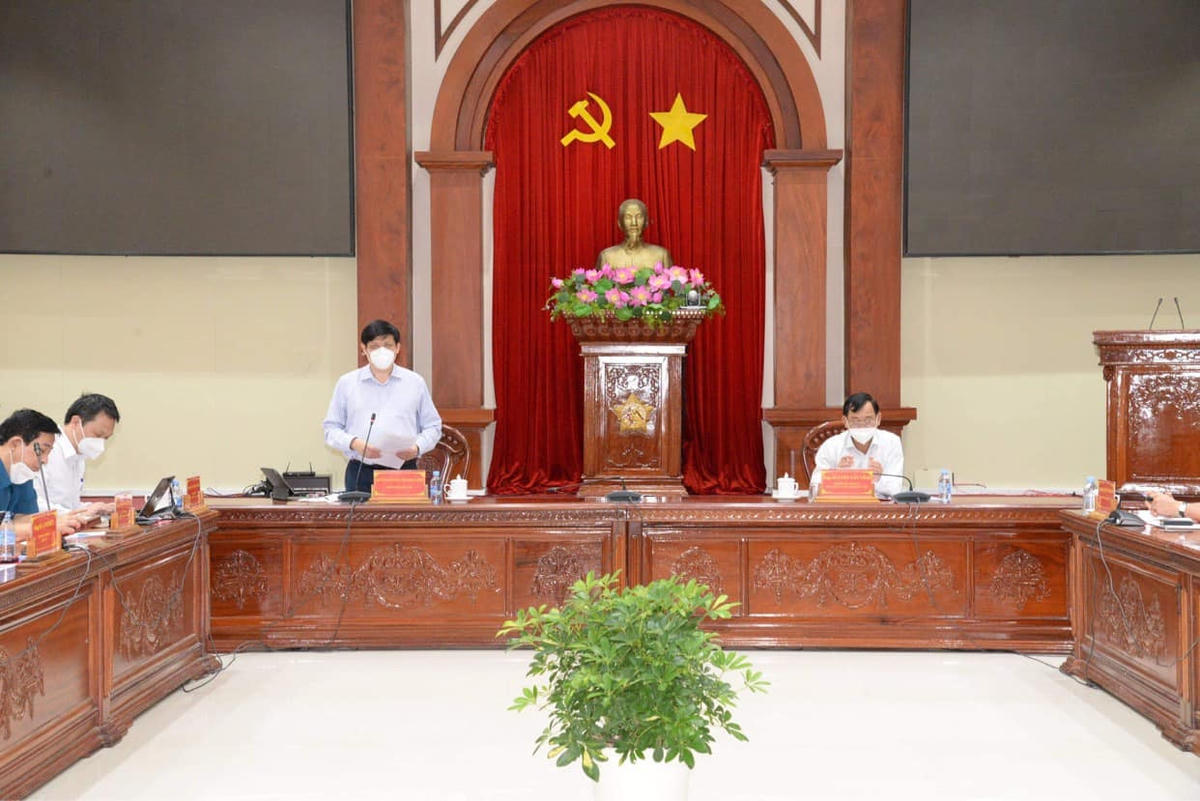 Bộ trưởng Bộ Y tế Nguyễn Thanh Long làm việc cùng tỉnh Tiền Giang. Ảnh: Thái Bình.